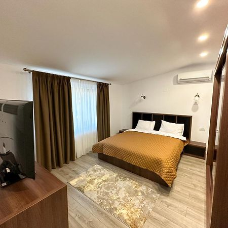 Zim Family Airport Apartment Otopeni Ngoại thất bức ảnh
