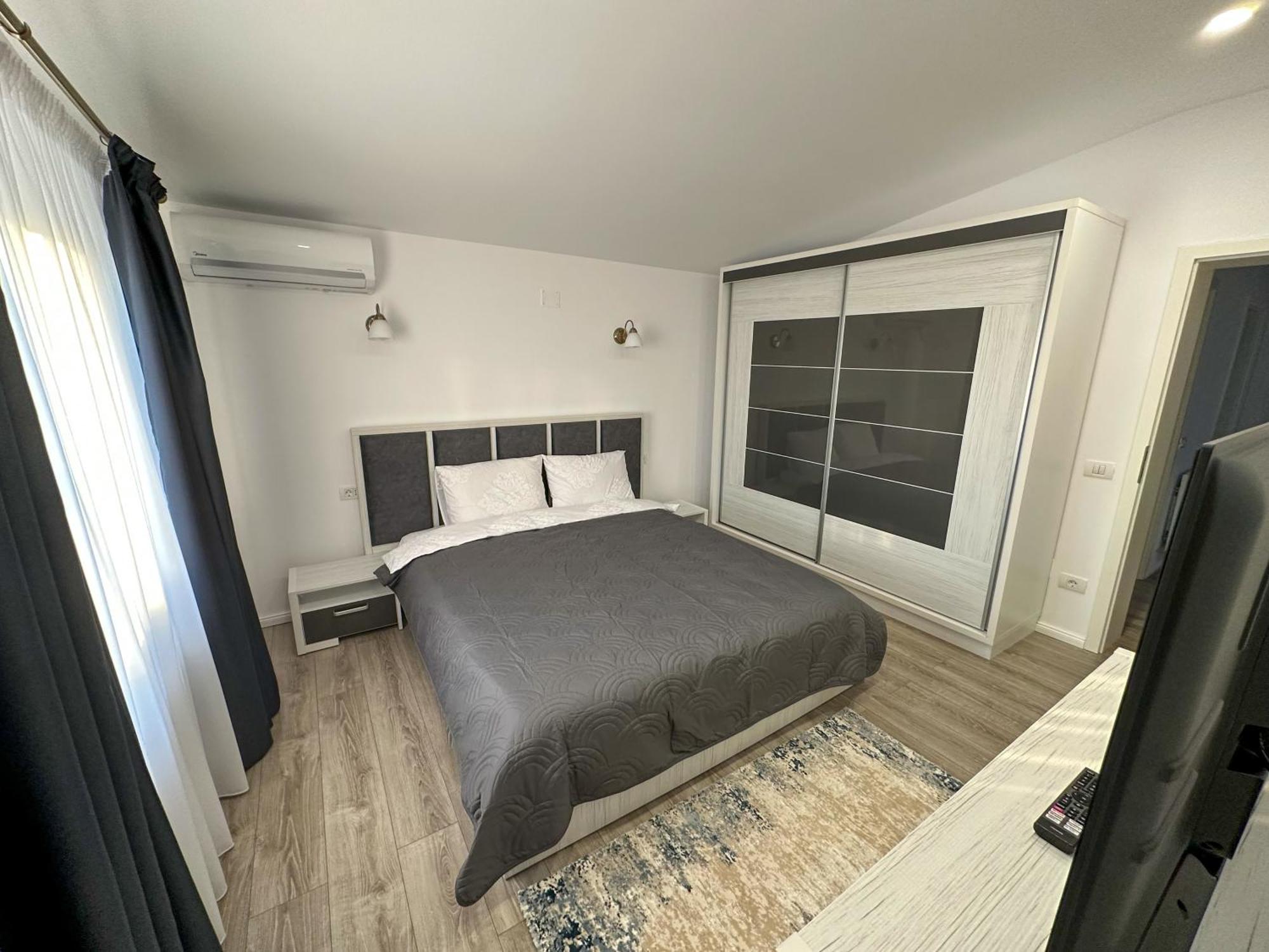 Zim Family Airport Apartment Otopeni Ngoại thất bức ảnh