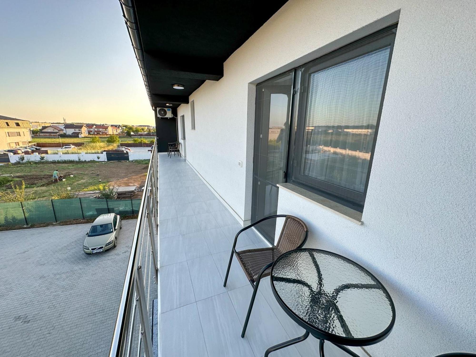 Zim Family Airport Apartment Otopeni Ngoại thất bức ảnh