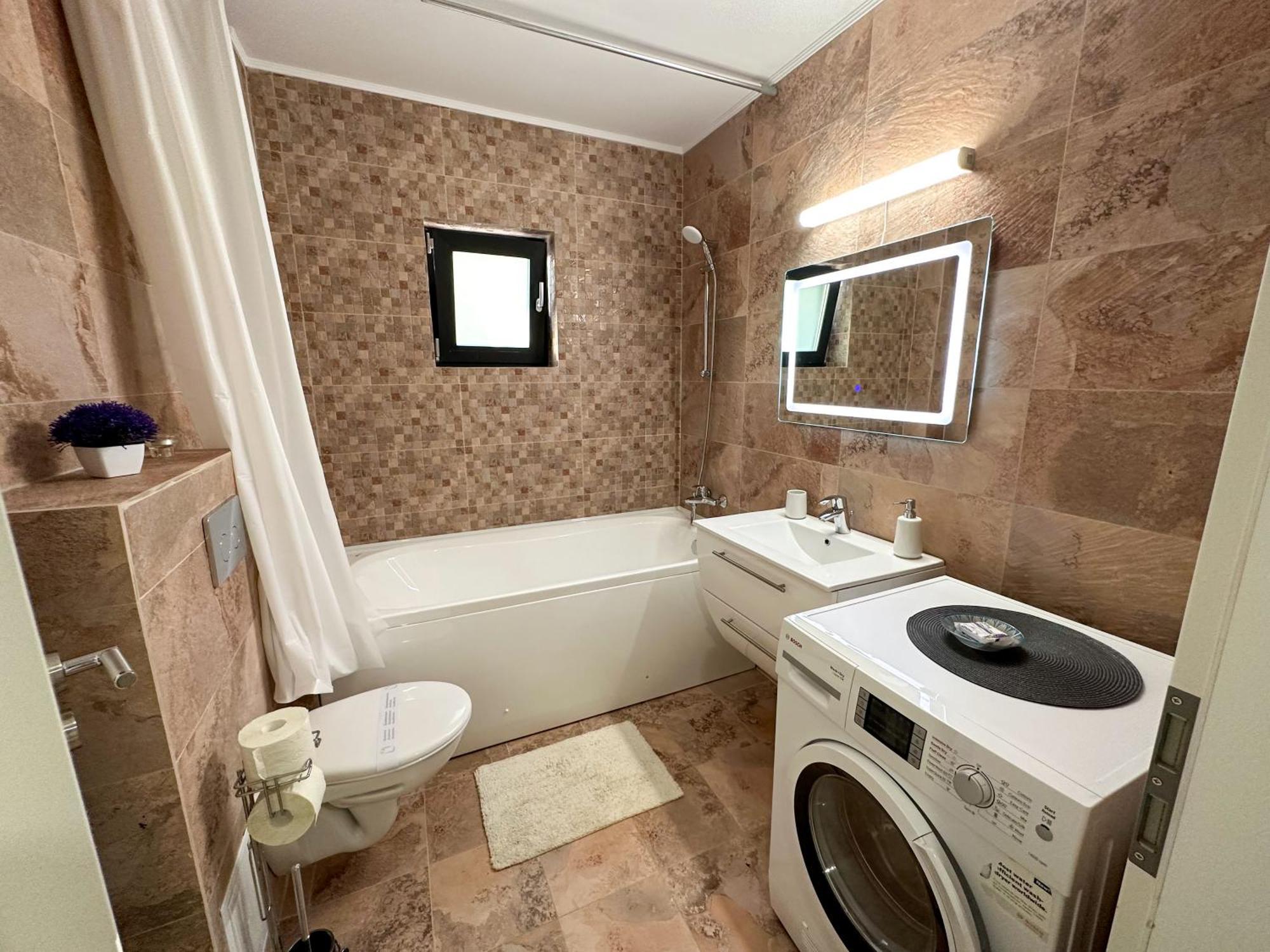 Zim Family Airport Apartment Otopeni Ngoại thất bức ảnh