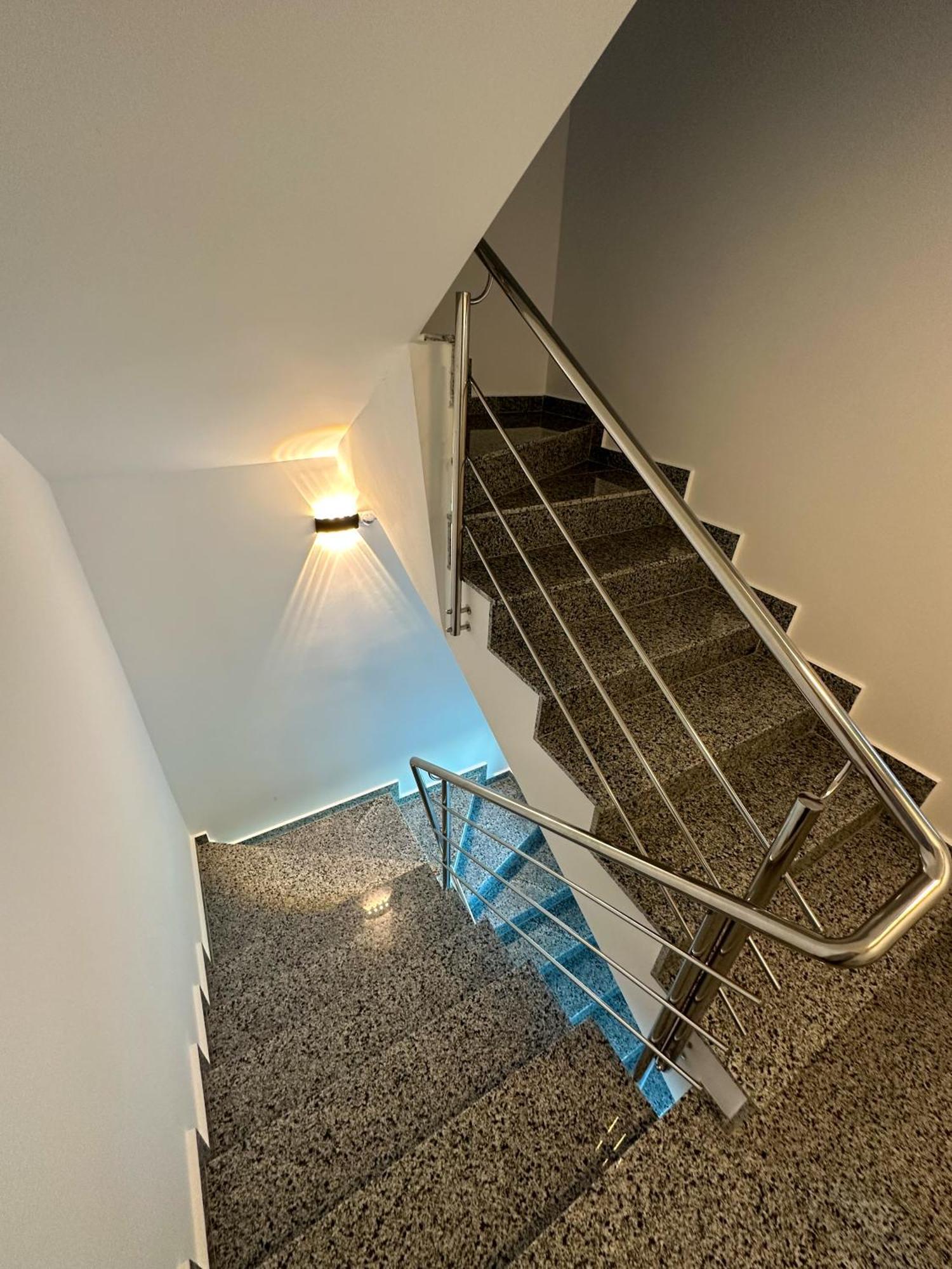 Zim Family Airport Apartment Otopeni Ngoại thất bức ảnh