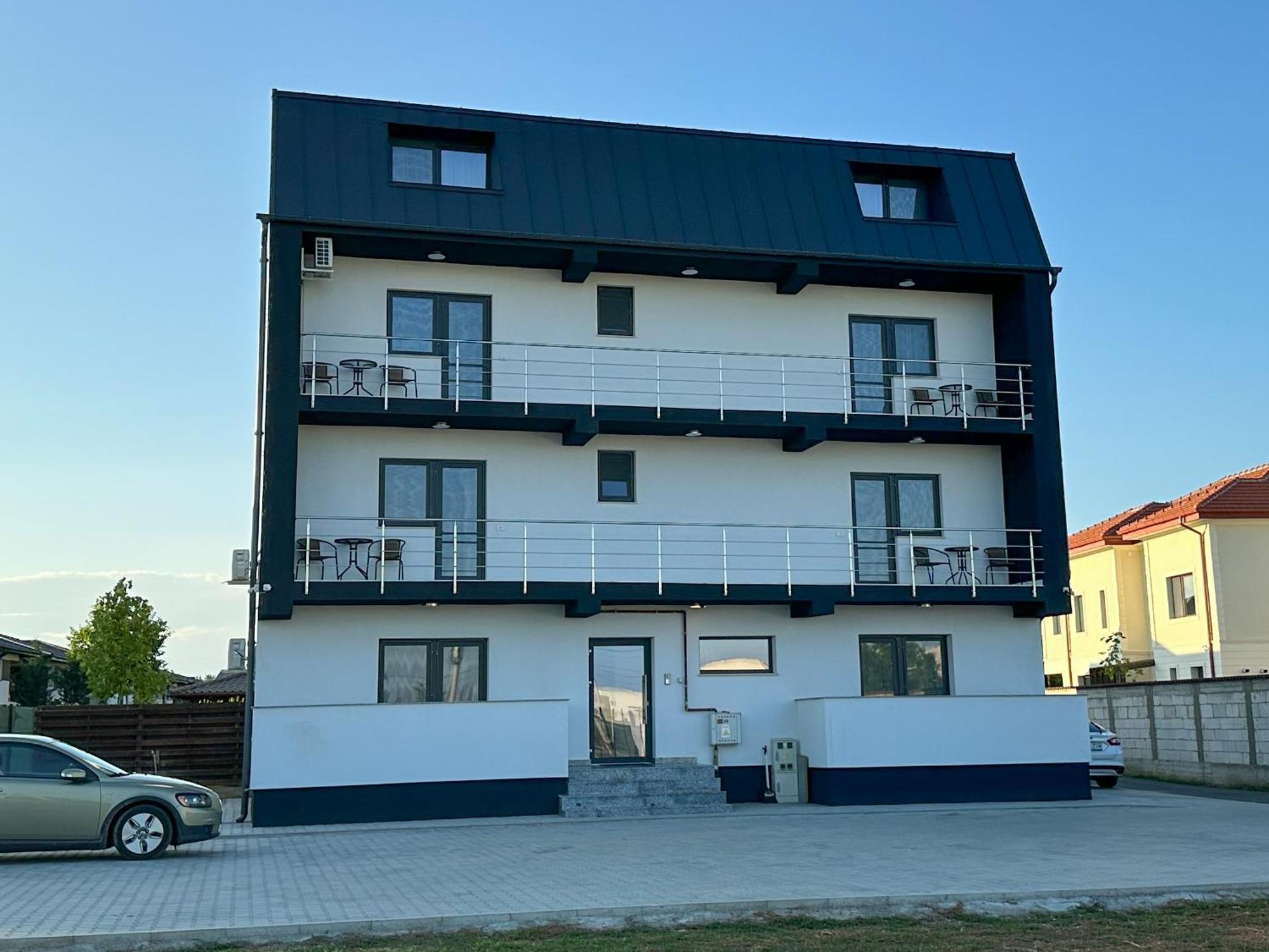 Zim Family Airport Apartment Otopeni Ngoại thất bức ảnh